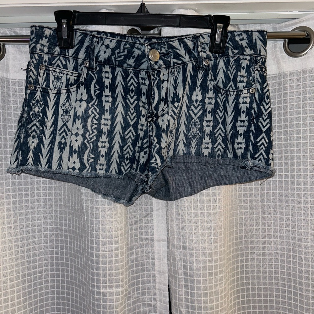 GP Jeans shorts - blue tribal pattern